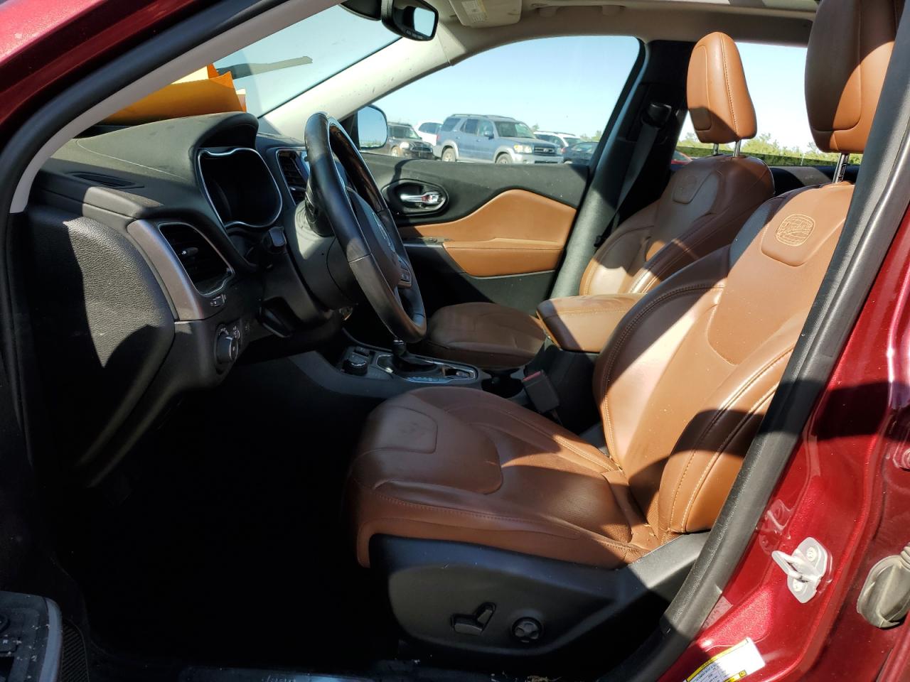 1C4PJMJX3KD382924 2019 Jeep Cherokee Overland