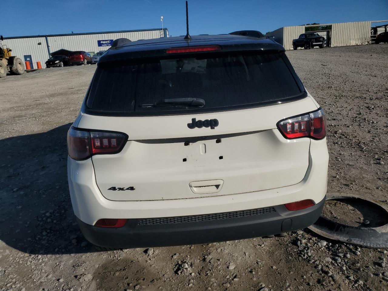 3C4NJDBB3JT320653 2018 Jeep Compass Latitude