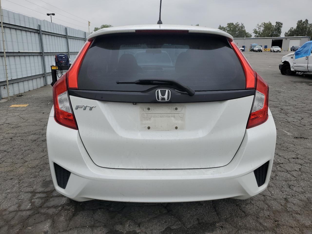 3HGGK5G54FM747695 2015 Honda Fit Lx