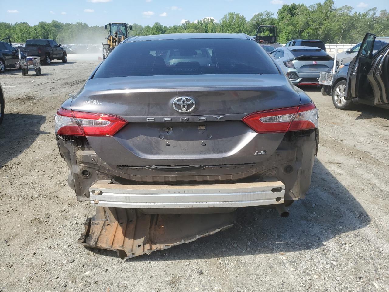 2018 Toyota Camry L vin: 4T1B11HK2JU647751