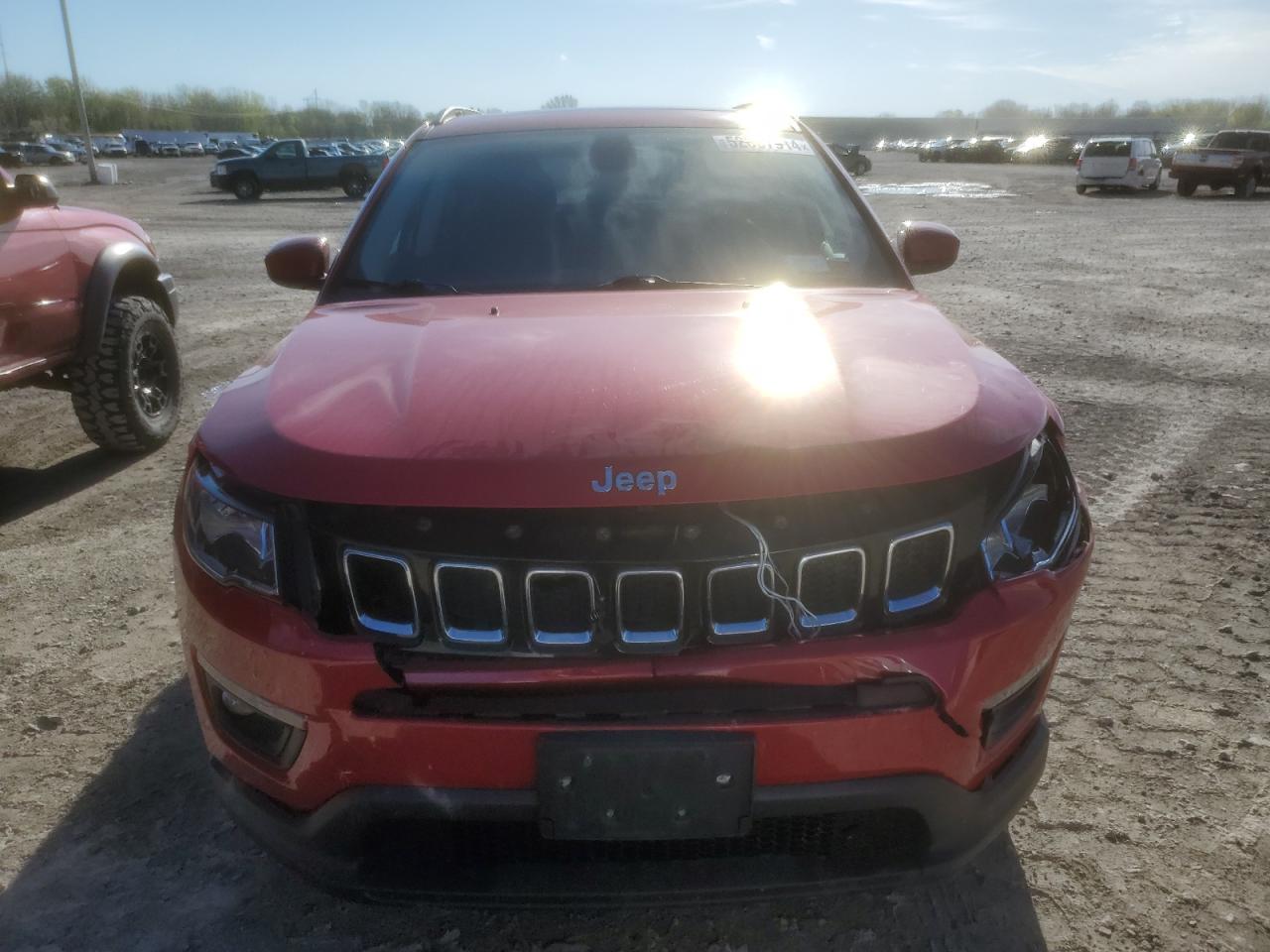 3C4NJDBB0JT114206 2018 Jeep Compass Latitude