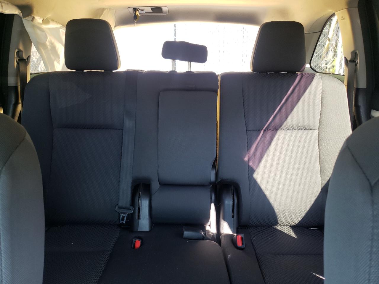 5TDBZRFH4HS442997 2017 Toyota Highlander Le