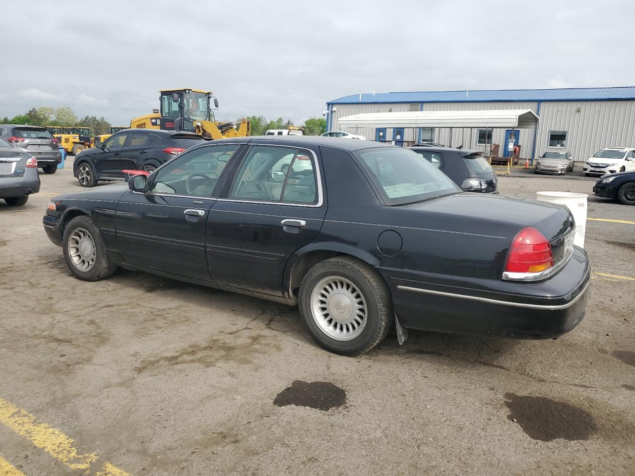 2FAFP74W22X117571 2002 Ford Crown Victoria Lx