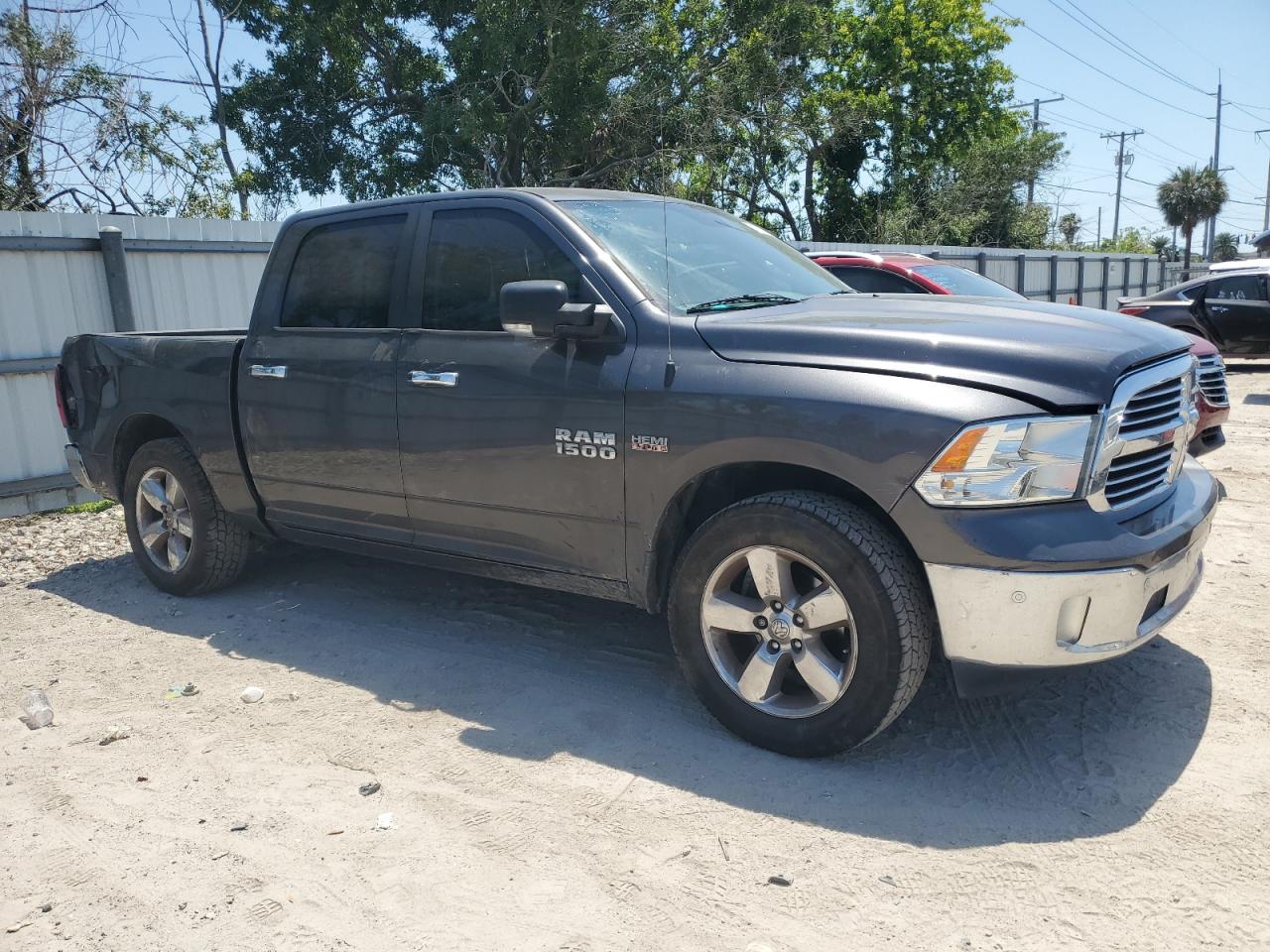 1C6RR6LT0JS244993 2018 Ram 1500 Slt