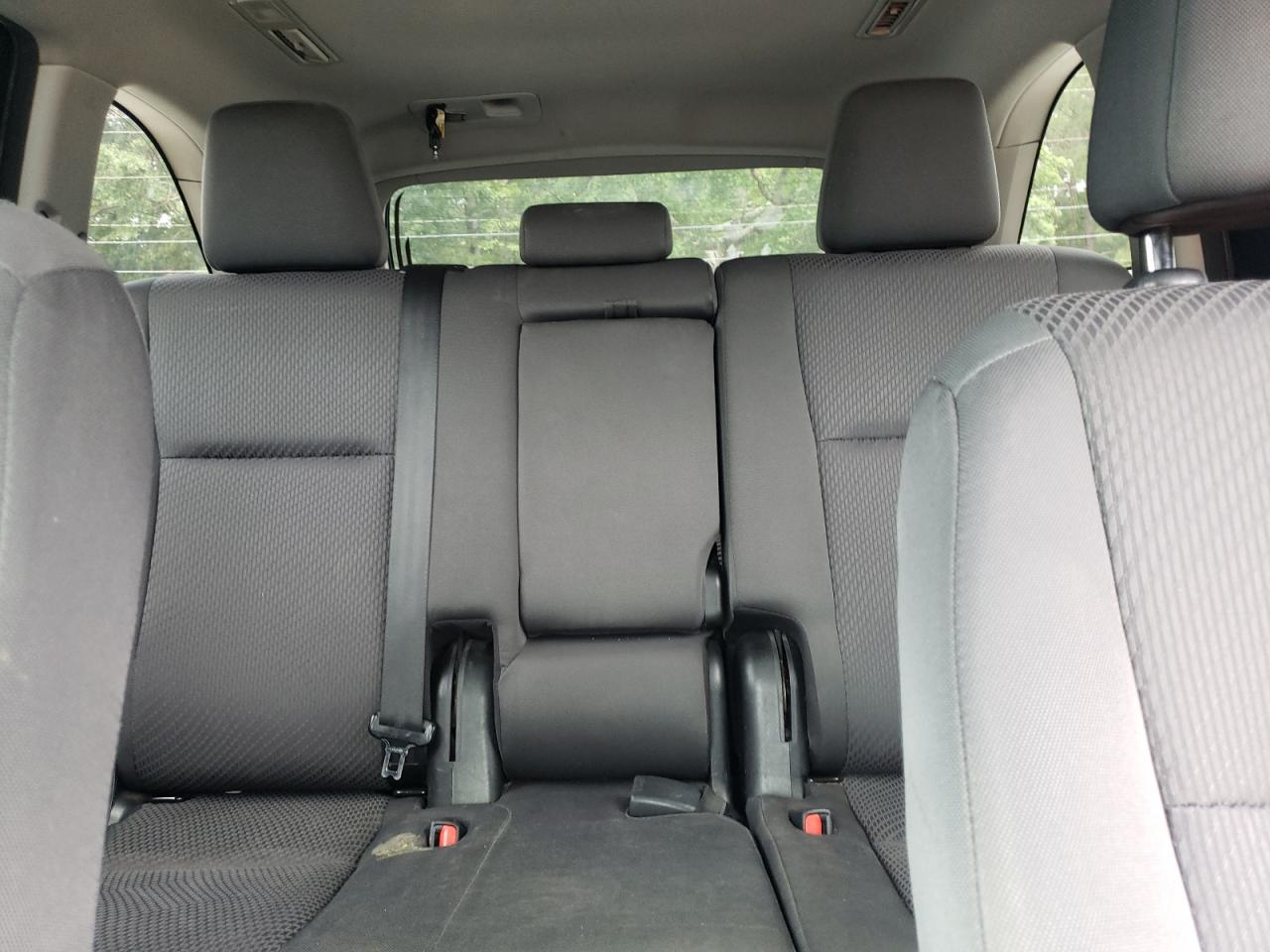 5TDZZRFH1JS240039 2018 Toyota Highlander Le