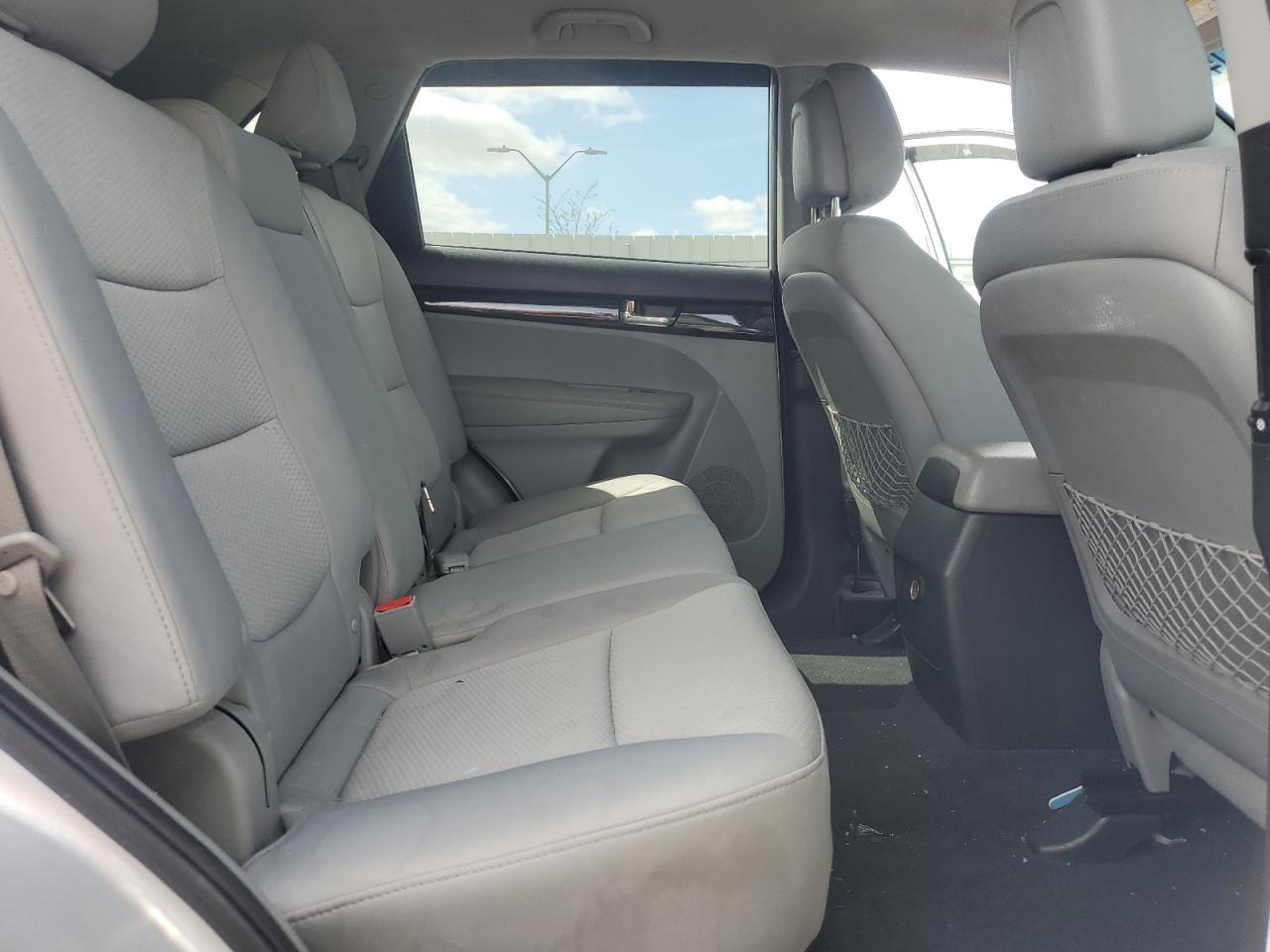 5XYKT3A63CG303745 2012 Kia Sorento Base