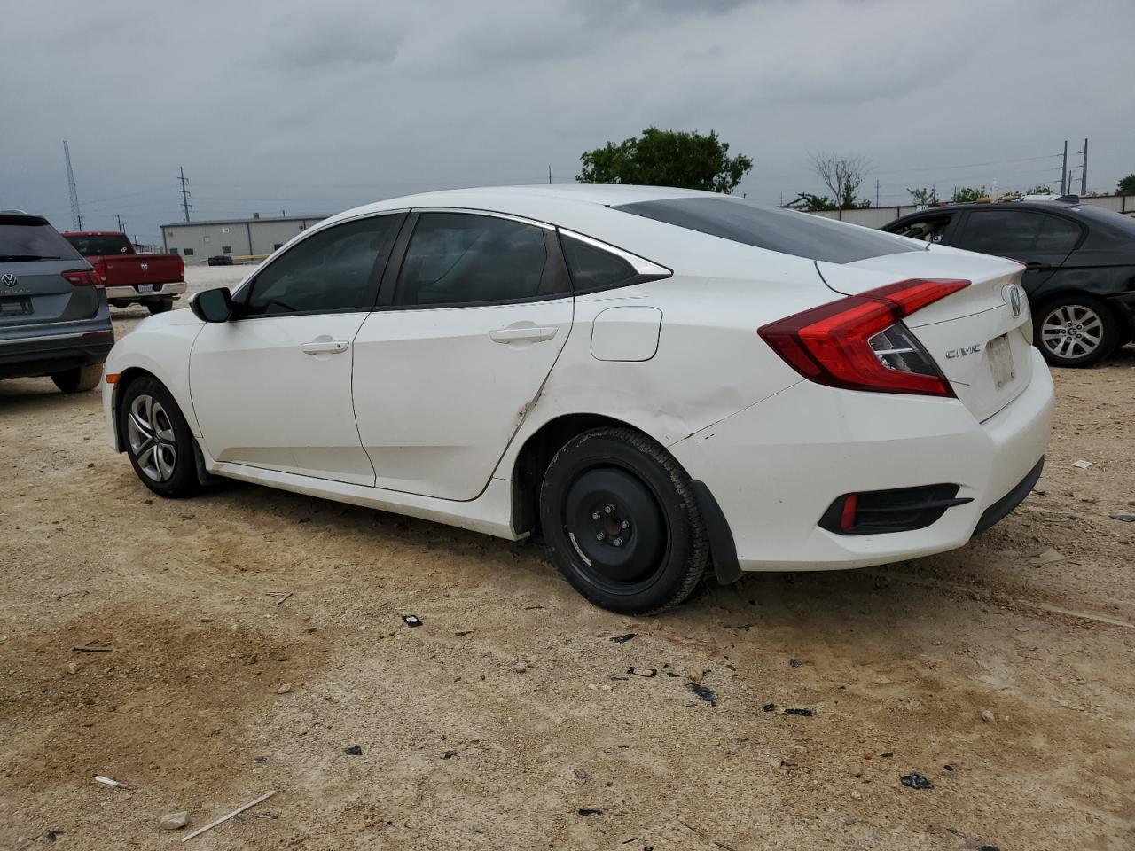 2HGFC2F52JH541310 2018 Honda Civic Lx