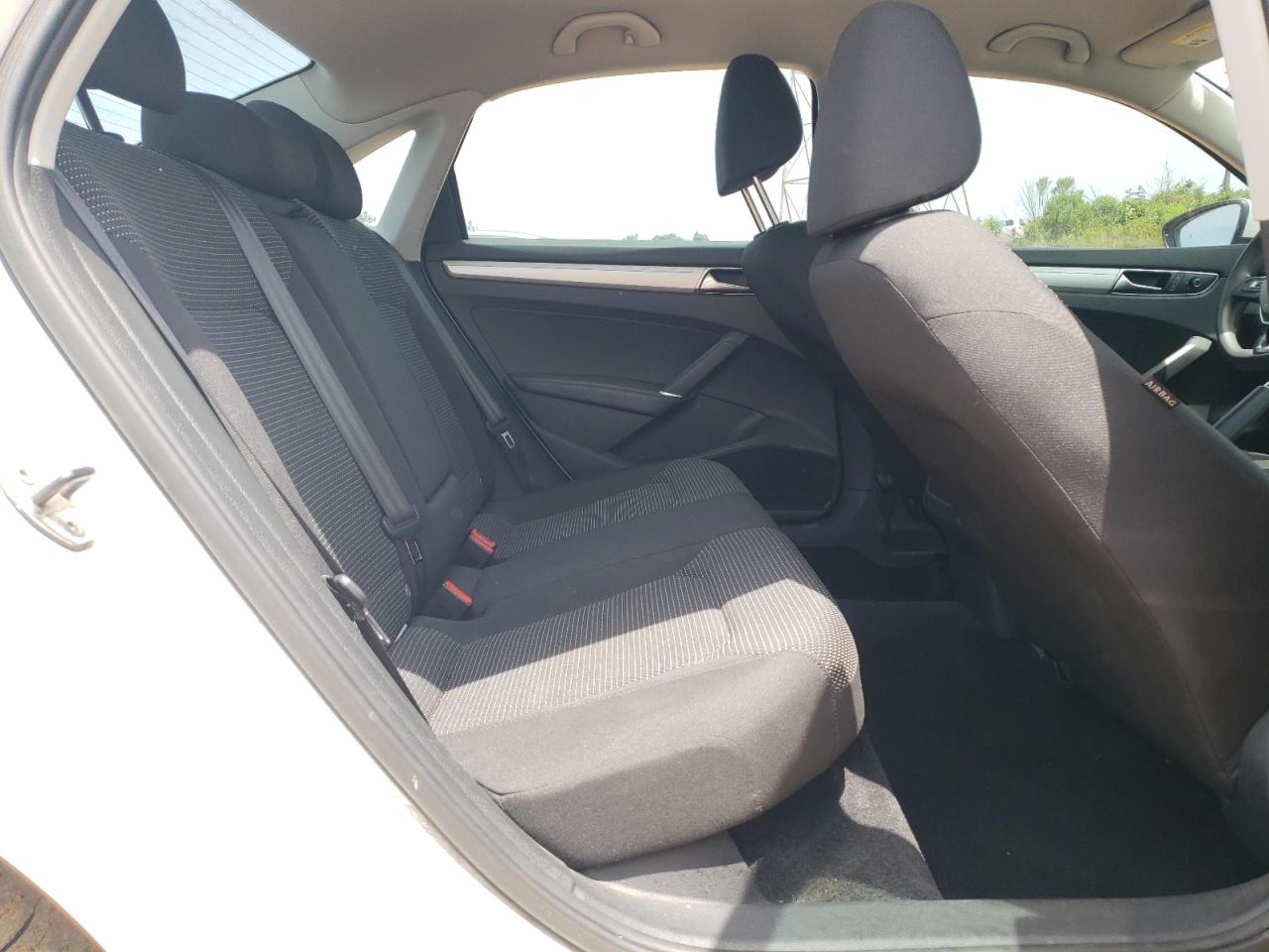 1VWAT7A37HC003420 2017 Volkswagen Passat S