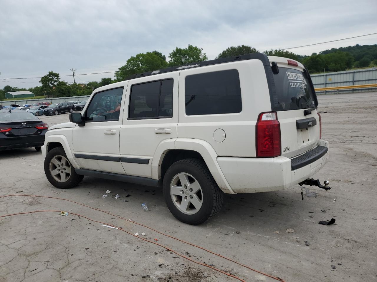 1J8HH48K58C115043 2008 Jeep Commander Sport