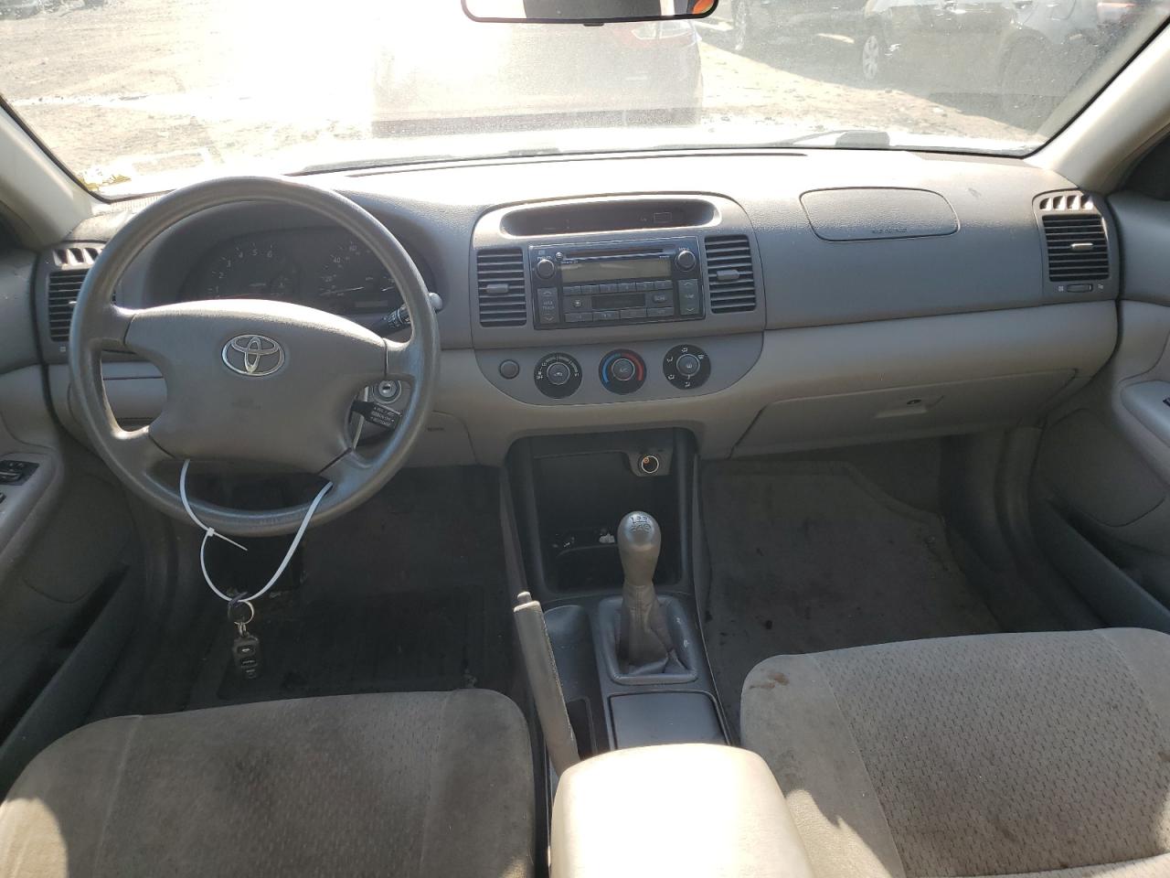 JTDBE32K540259986 2004 Toyota Camry Le