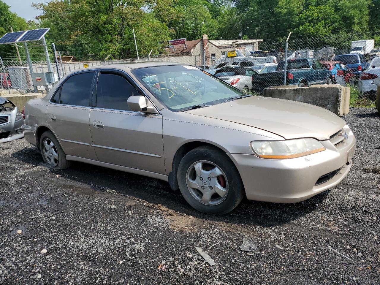 1HGCG6688YA158022 2000 Honda Accord Ex