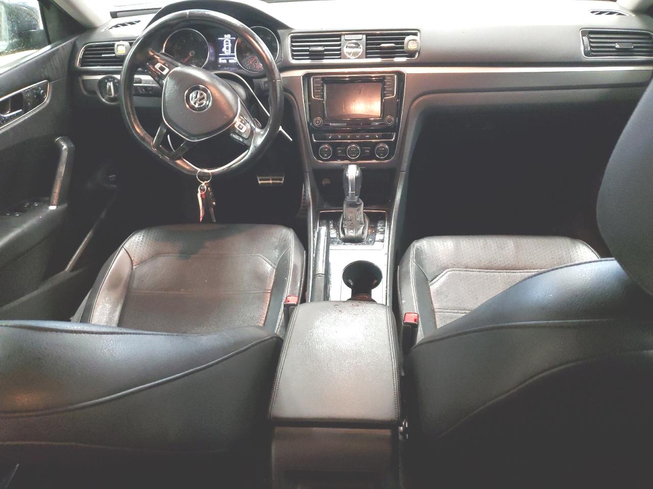 1VWDT7A34HC039532 2017 Volkswagen Passat R-Line