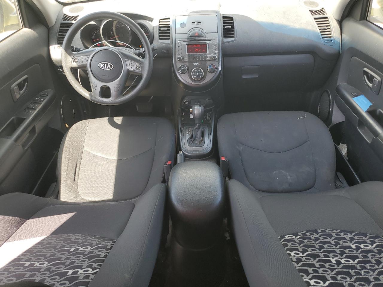 KNDJT2A22B7260045 2011 Kia Soul +