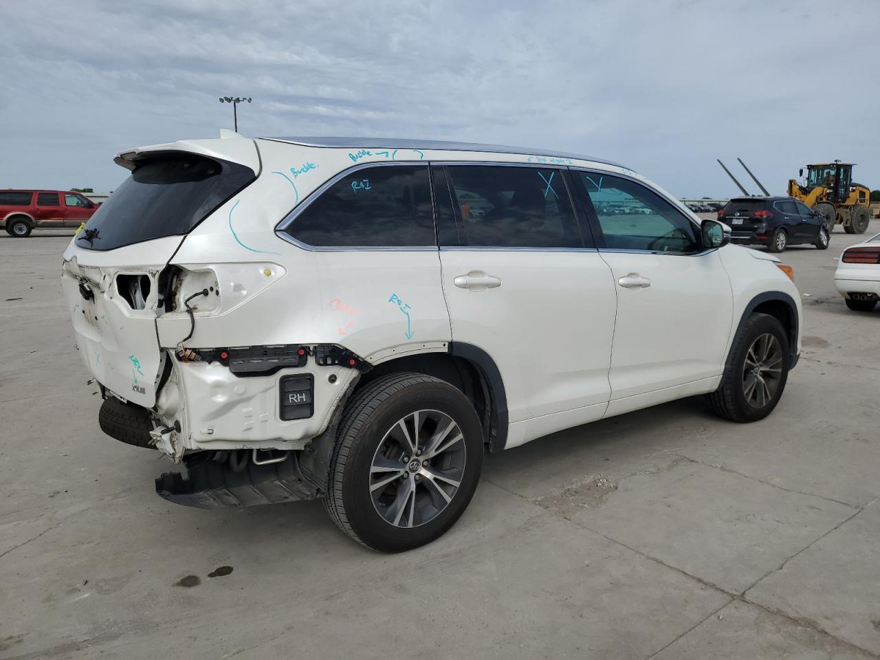 5TDKKRFH8GS505327 2016 Toyota Highlander Xle