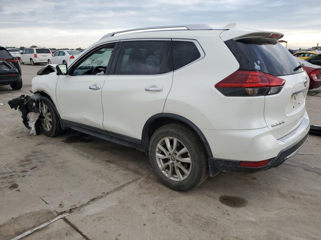 2018 Nissan Rogue S vin: KNMAT2MT6JP561176