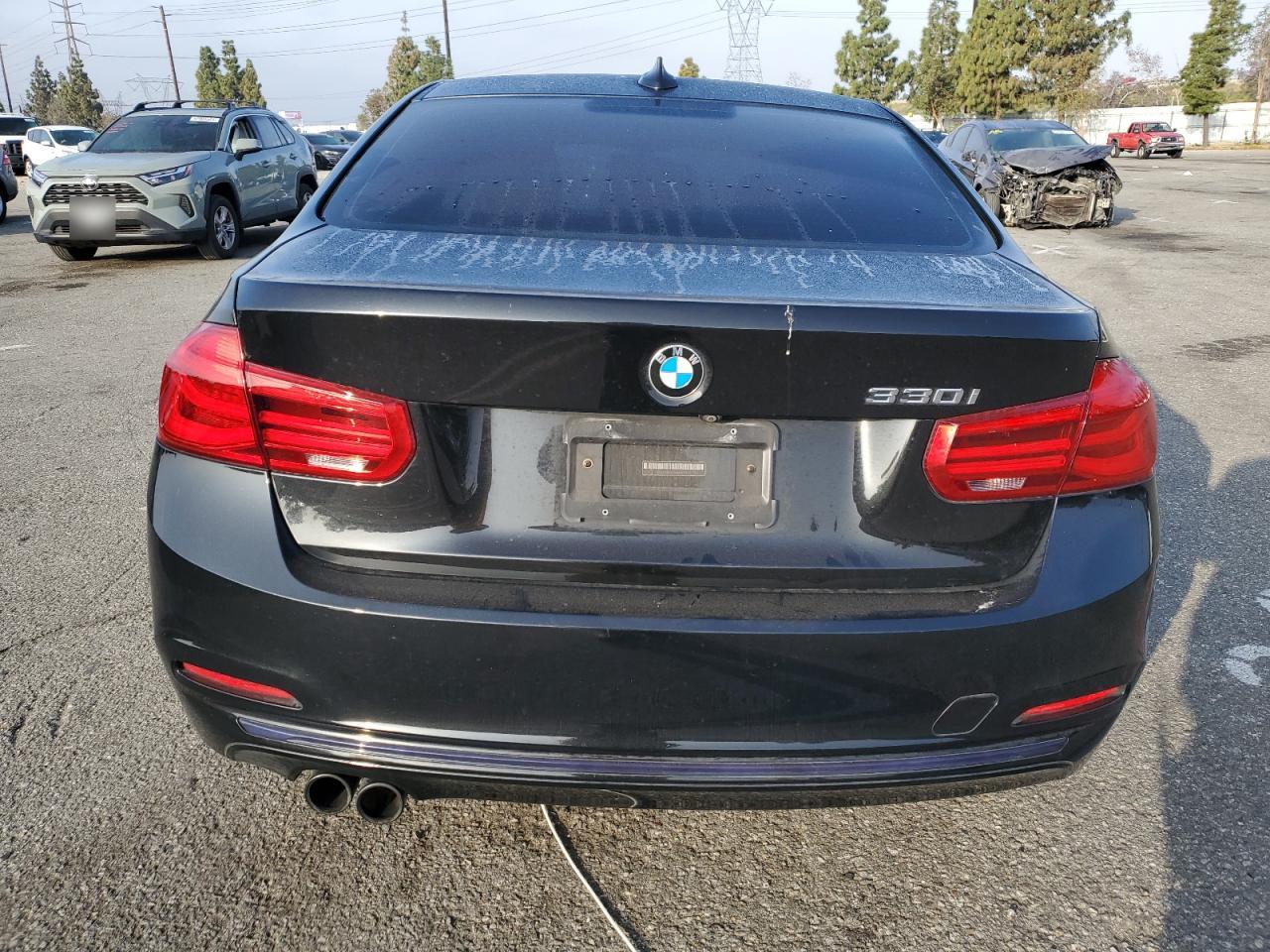 WBA8B9G56JNV11443 2018 BMW 330 I