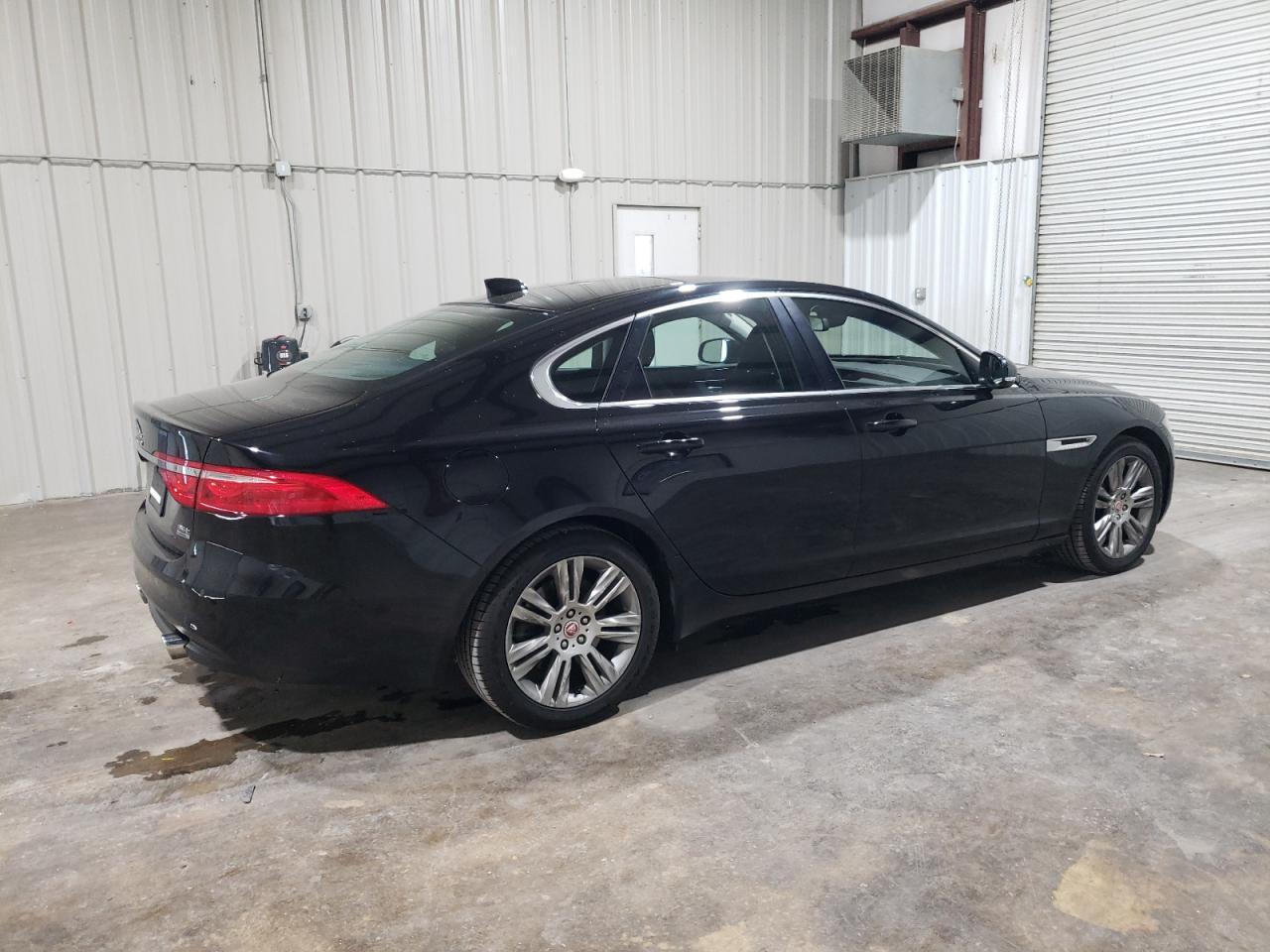 2018 Jaguar Xf Premium vin: SAJBJ4EV5JCY55795