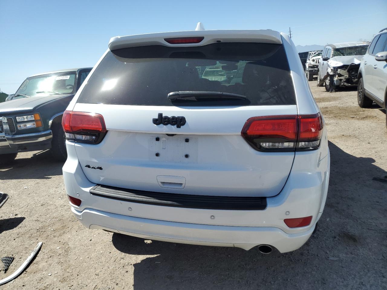 1C4RJFAG0JC266895 2018 Jeep Grand Cherokee Laredo