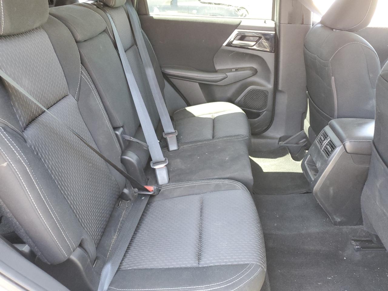 JA4J4TA89NZ015575 2022 Mitsubishi Outlander Es