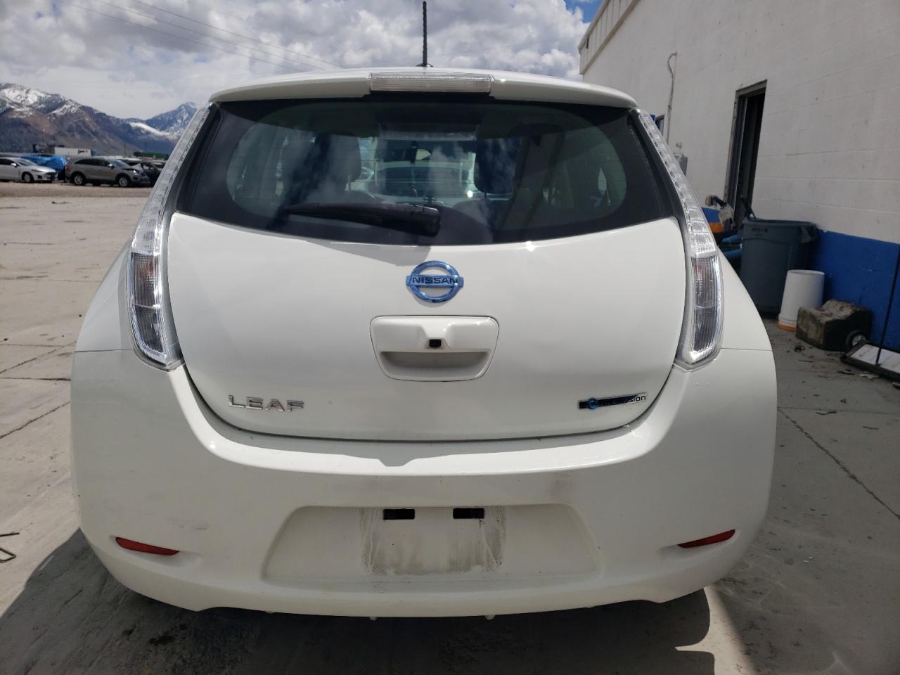 1N4AZ0CP9FC306503 2015 Nissan Leaf S