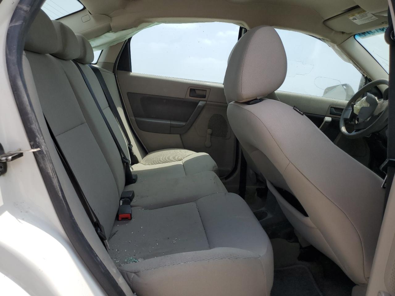 1FAHP3EN2BW147849 2011 Ford Focus S