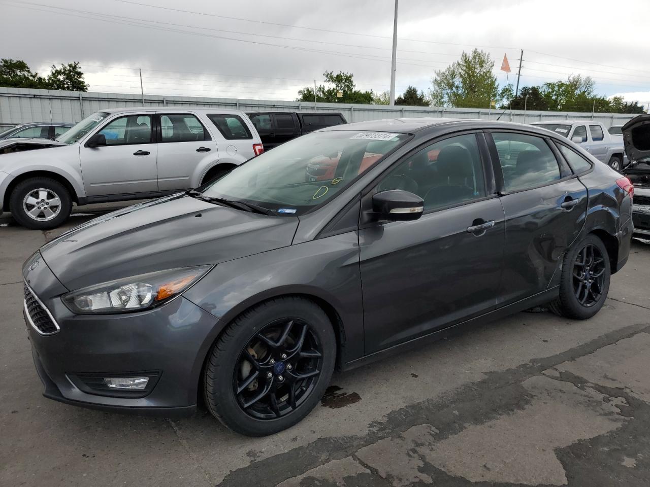 2016 Ford Focus Se vin: 1FADP3F24GL386752