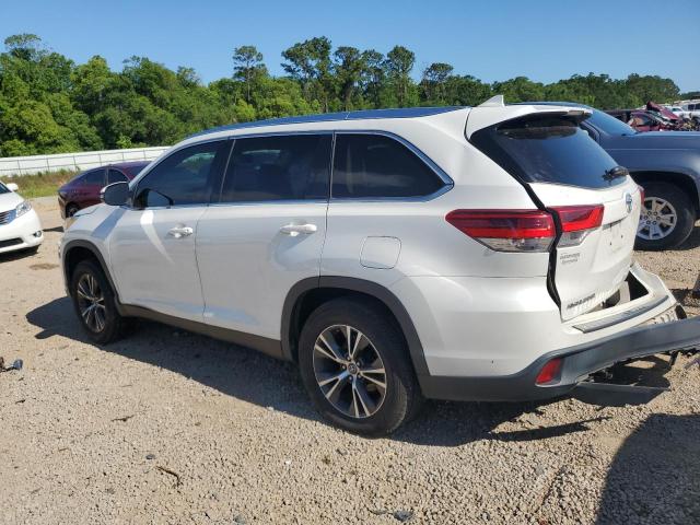 VIN 5TDKZRFH1KS559105 2019 Toyota Highlander, SE no.2