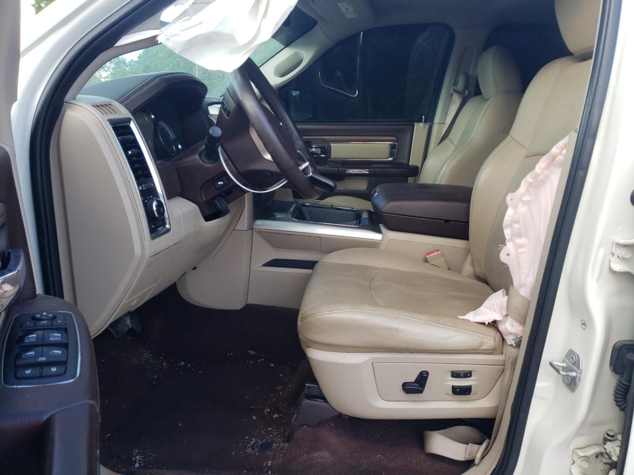 1C6RR7NT8JS102359 2018 Ram 1500 Laramie