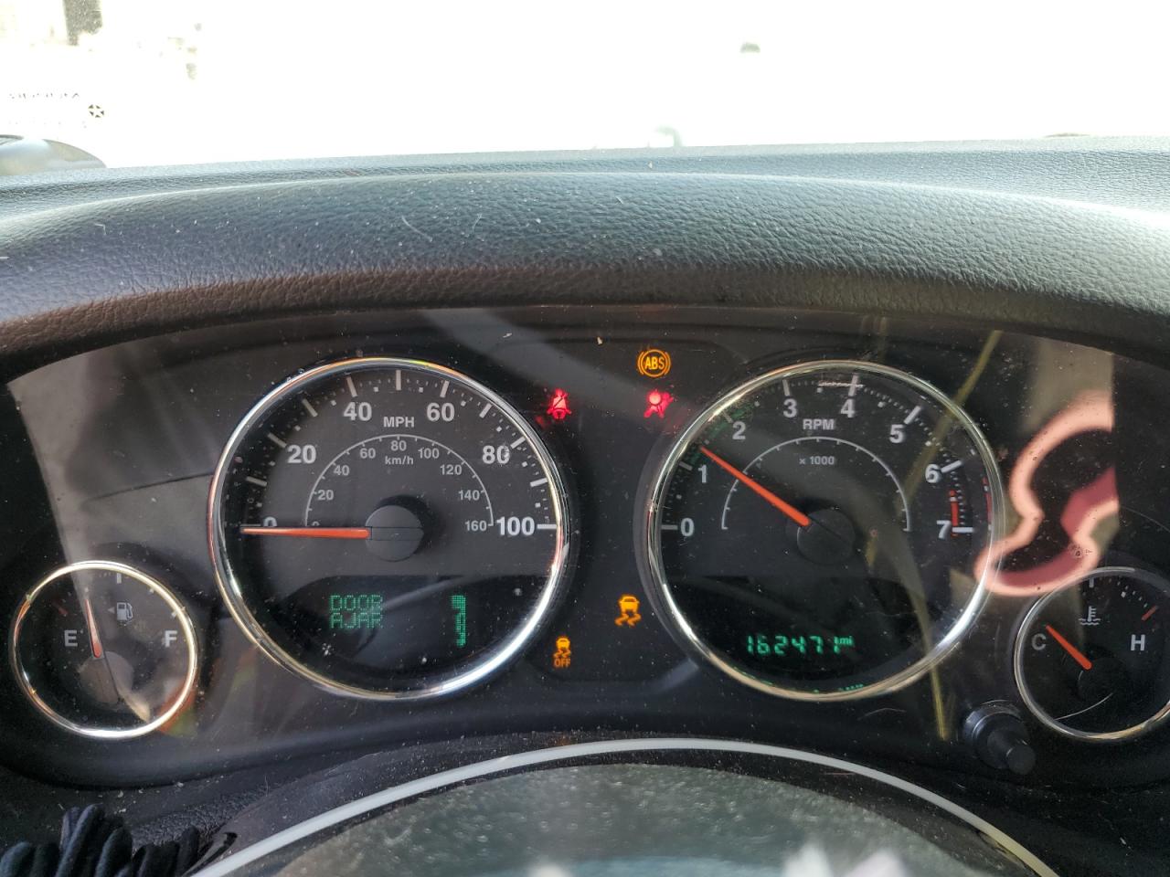 1C4BJWEG0FL668189 2015 Jeep Wrangler Unlimited Sahara