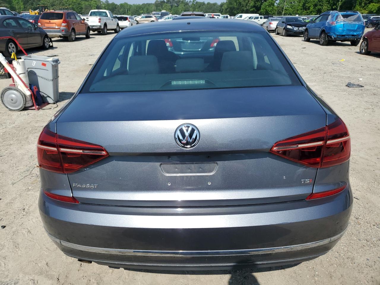 1VWAA7A35JC000558 2018 Volkswagen Passat S