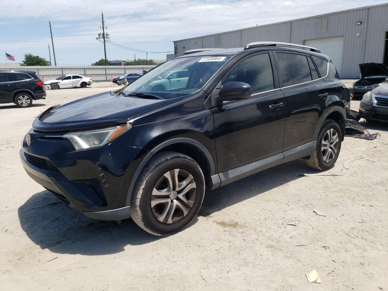 2T3ZFREV8HW346223 2017 Toyota Rav4 Le