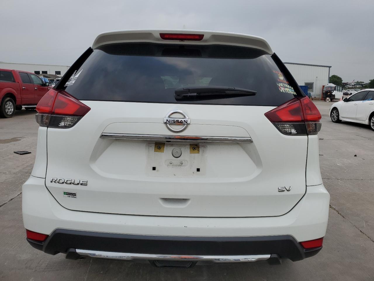 2018 Nissan Rogue S vin: KNMAT2MTXJP518394