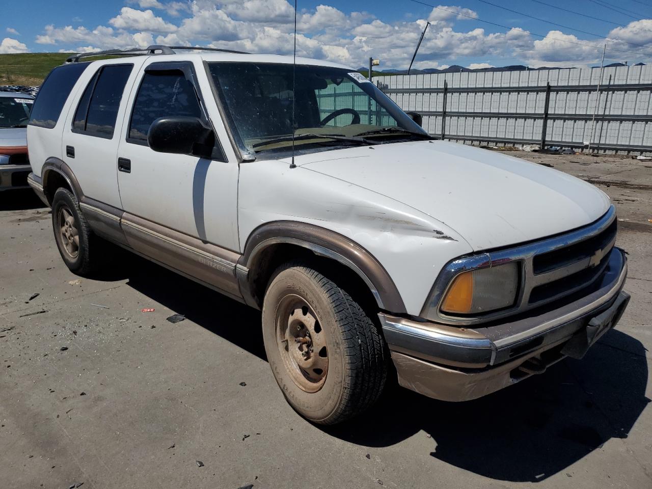 1GNDT13W3V2115841 1997 Chevrolet Blazer