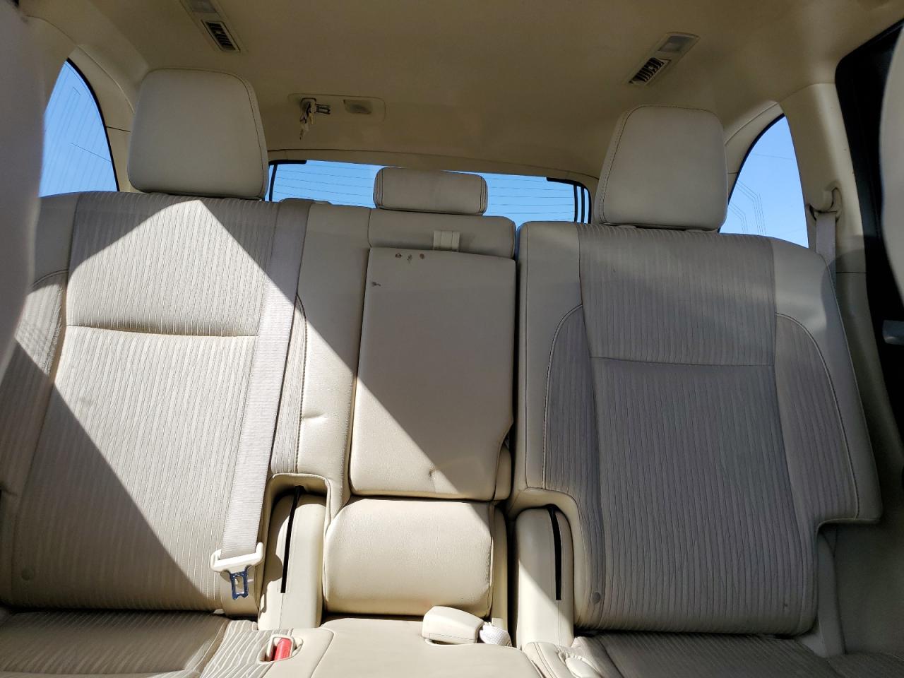 5TDBKRFH2FS183332 2015 Toyota Highlander Le