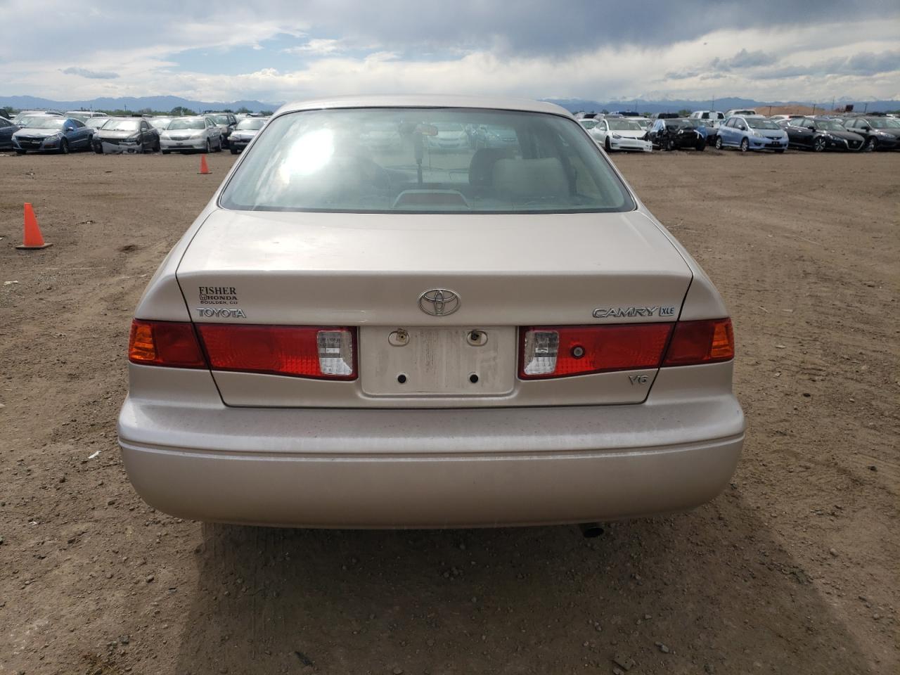 4T1BF28K9YU951323 2000 Toyota Camry Le