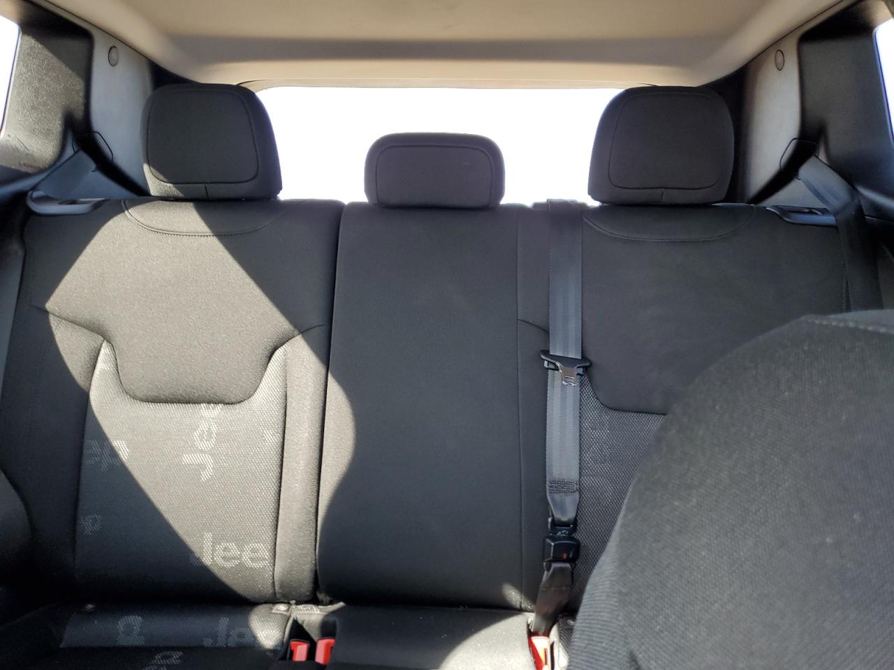 ZACCJBBT1GPE25566 2016 Jeep Renegade Latitude