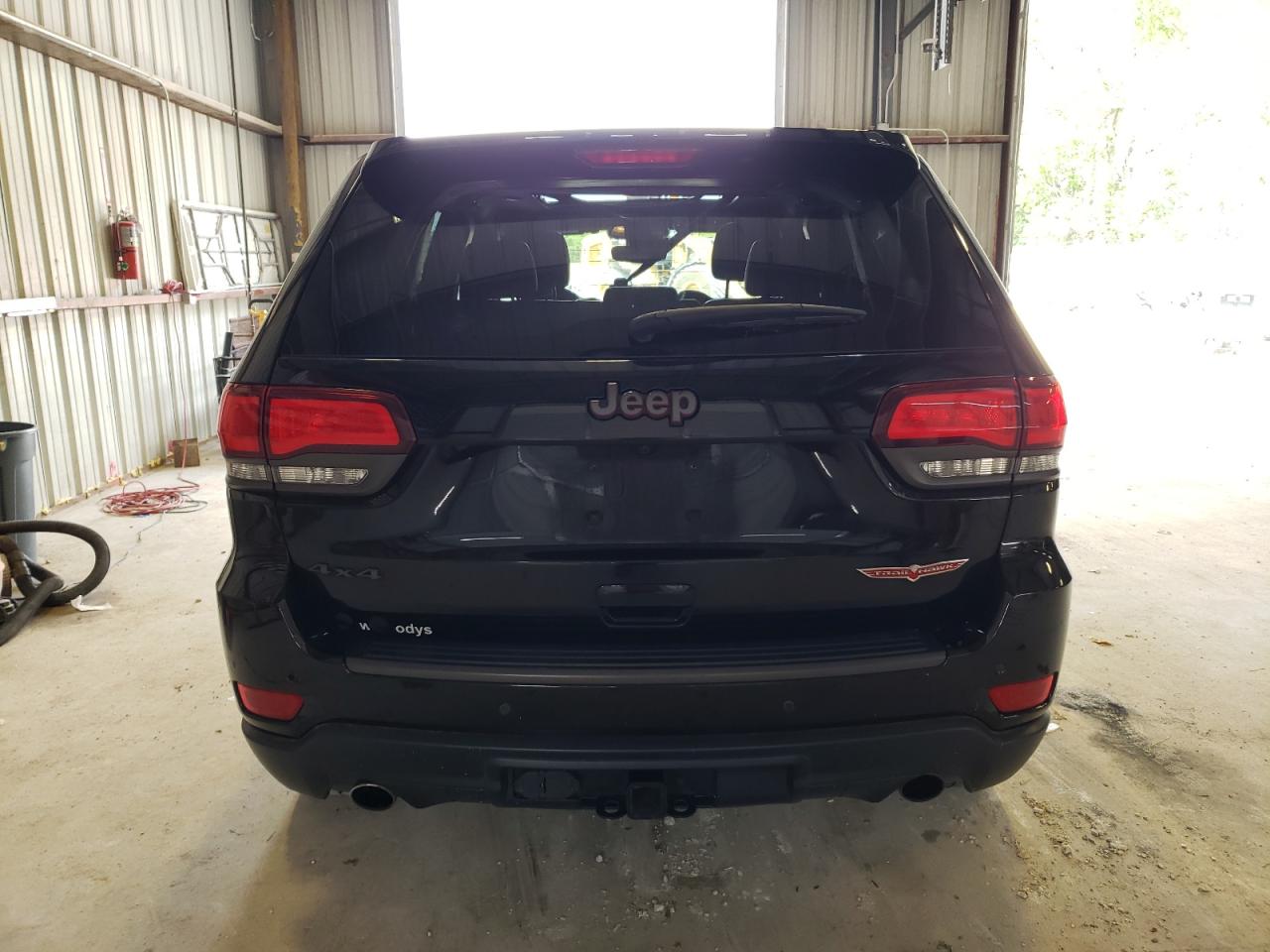 1C4RJFLT6JC368941 2018 Jeep Grand Cherokee Trailhawk