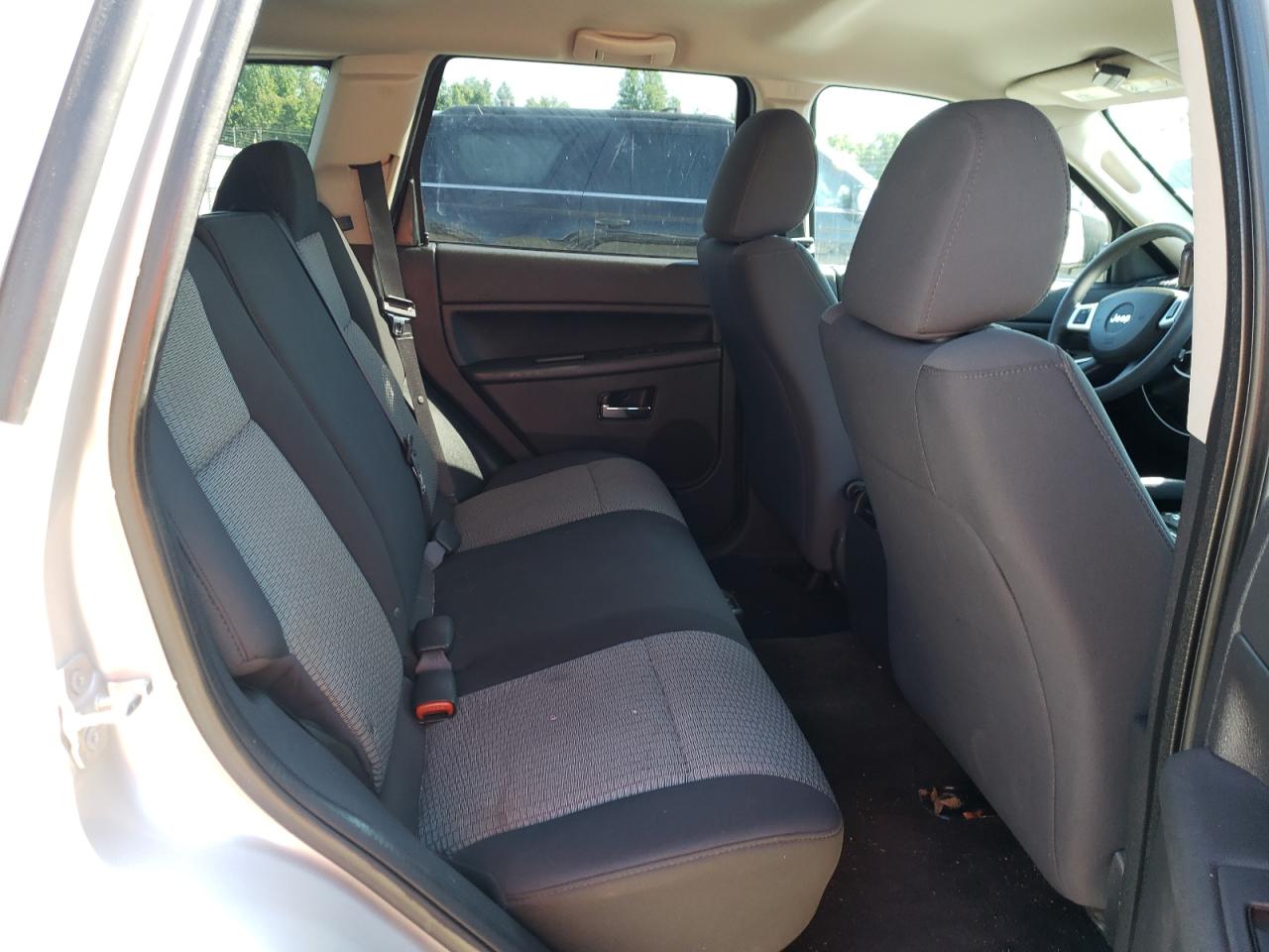 1J4PR4GK6AC140390 2010 Jeep Grand Cherokee Laredo