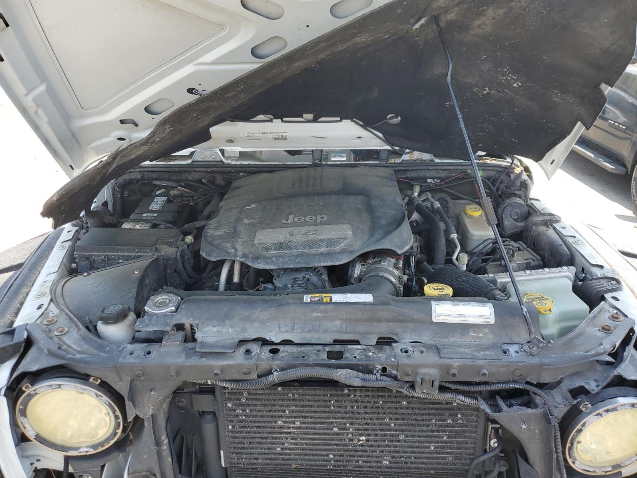 1C4BJWEG9GL227288 2016 Jeep Wrangler Unlimited Sahara