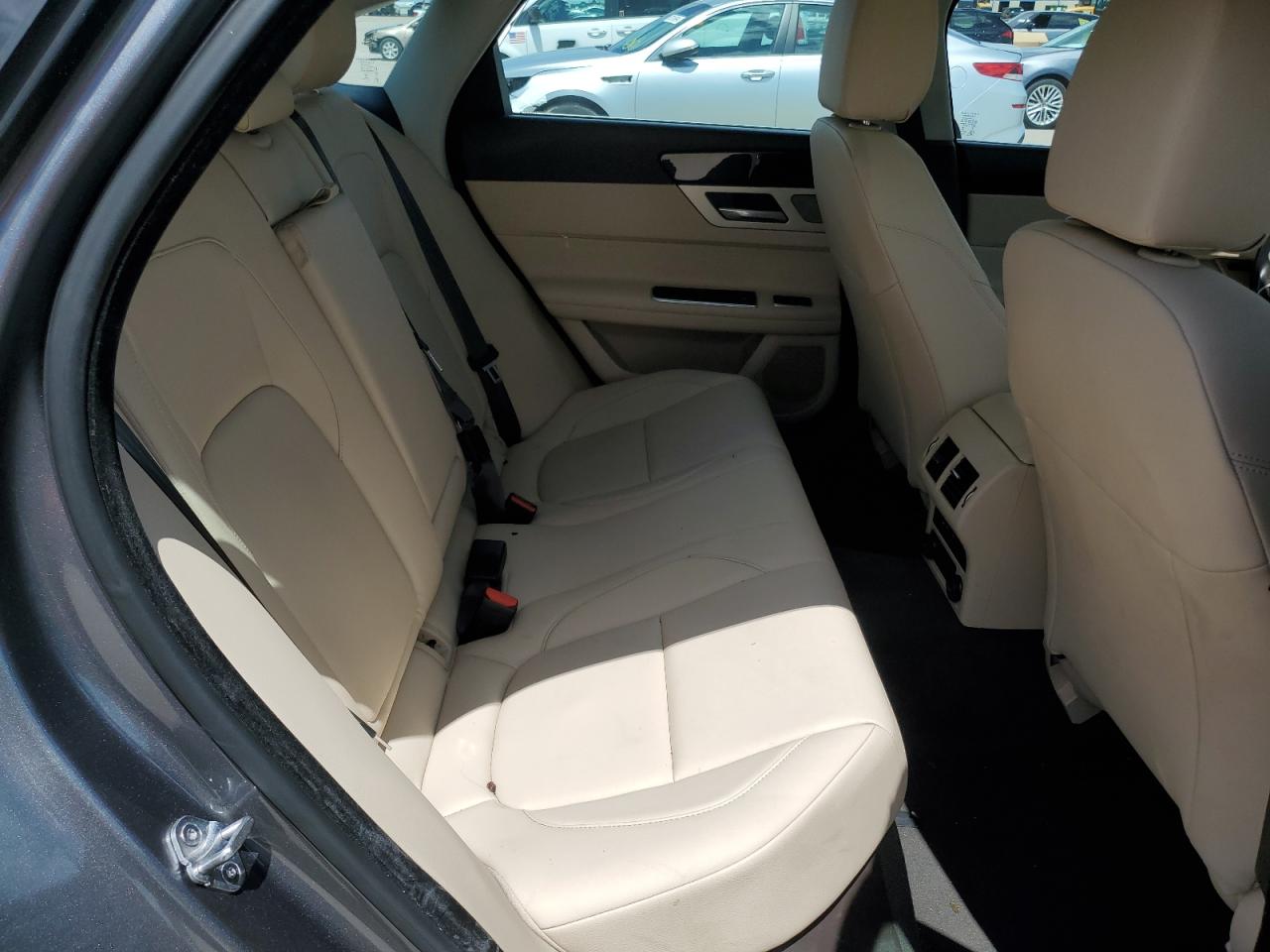 SAJBJ4BV6HCY43086 2017 Jaguar Xf Premium