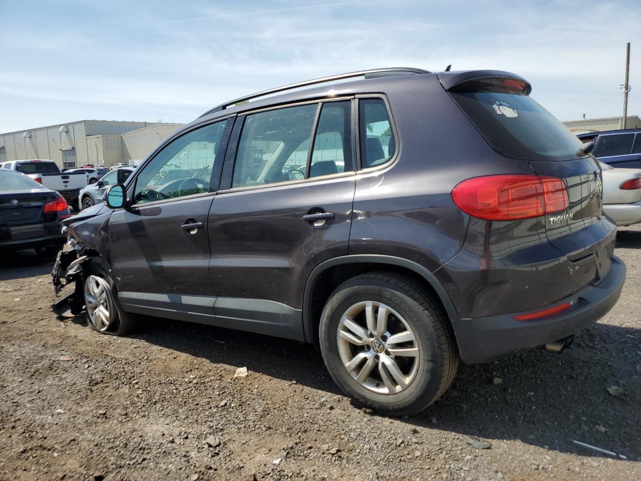 2016 Volkswagen Tiguan S vin: WVGBV7AXXGW564854