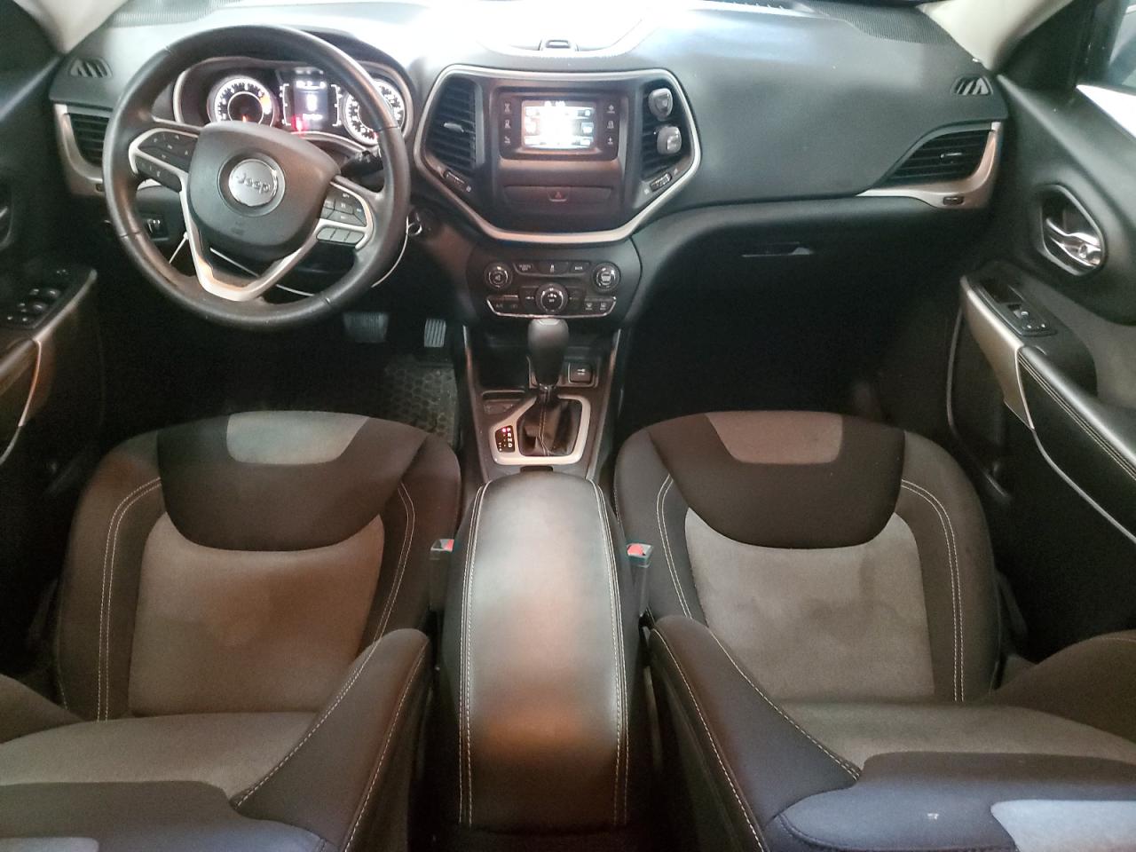 1C4PJLCB1JD596482 2018 Jeep Cherokee Latitude