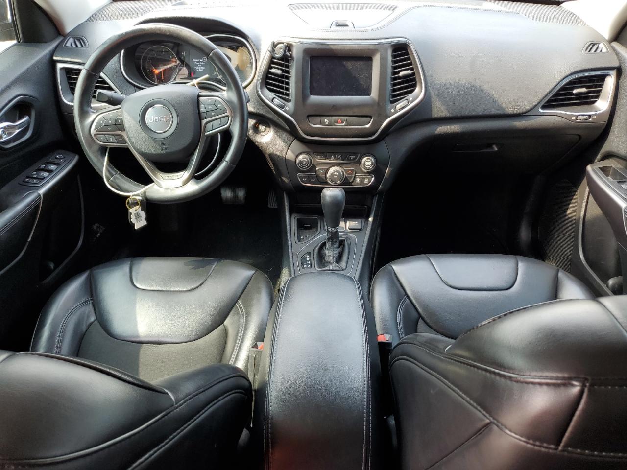 1C4PJLLB2KD384109 2019 Jeep Cherokee Latitude Plus