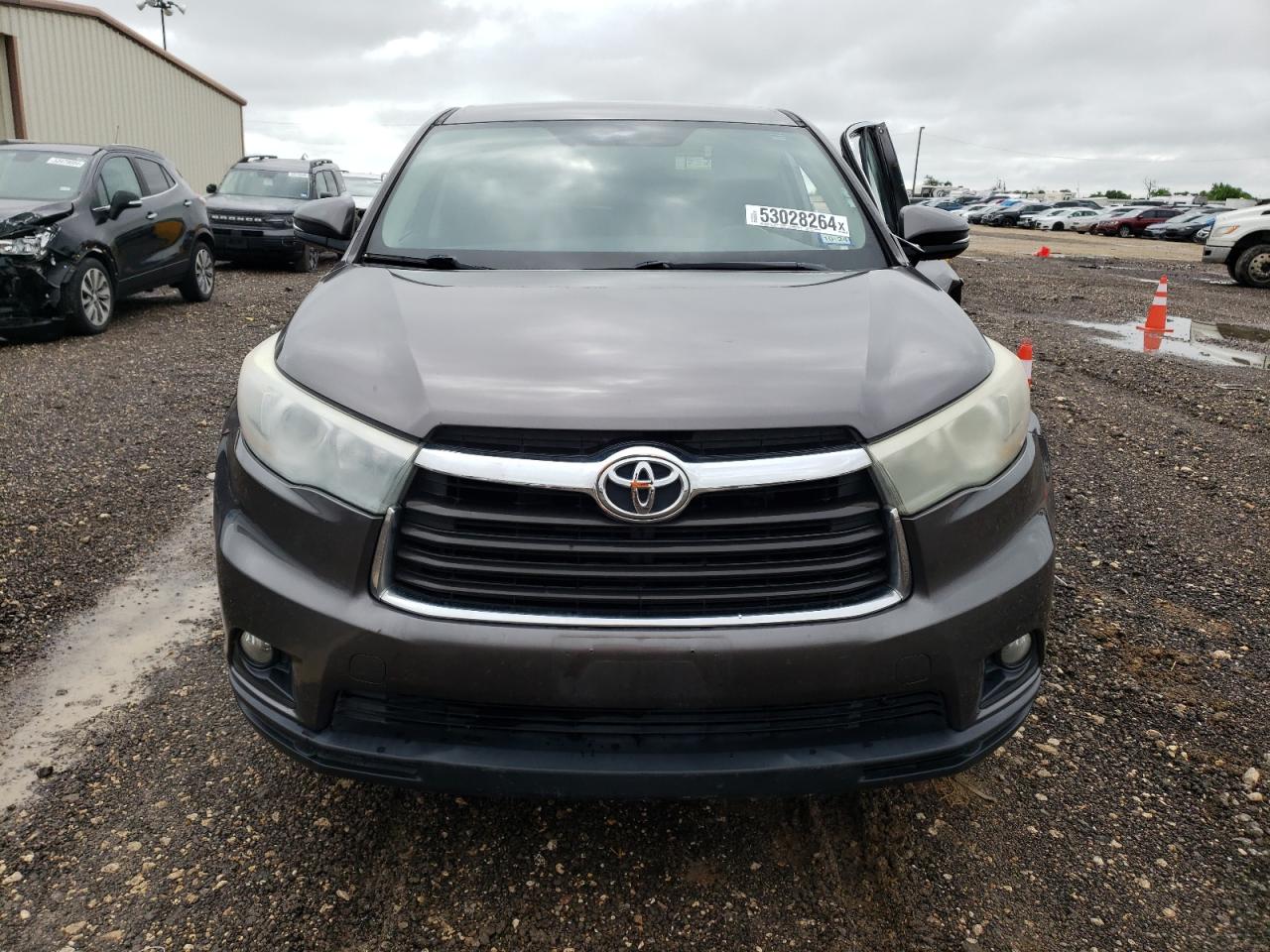 5TDZKRFH9FS117648 2015 Toyota Highlander Le