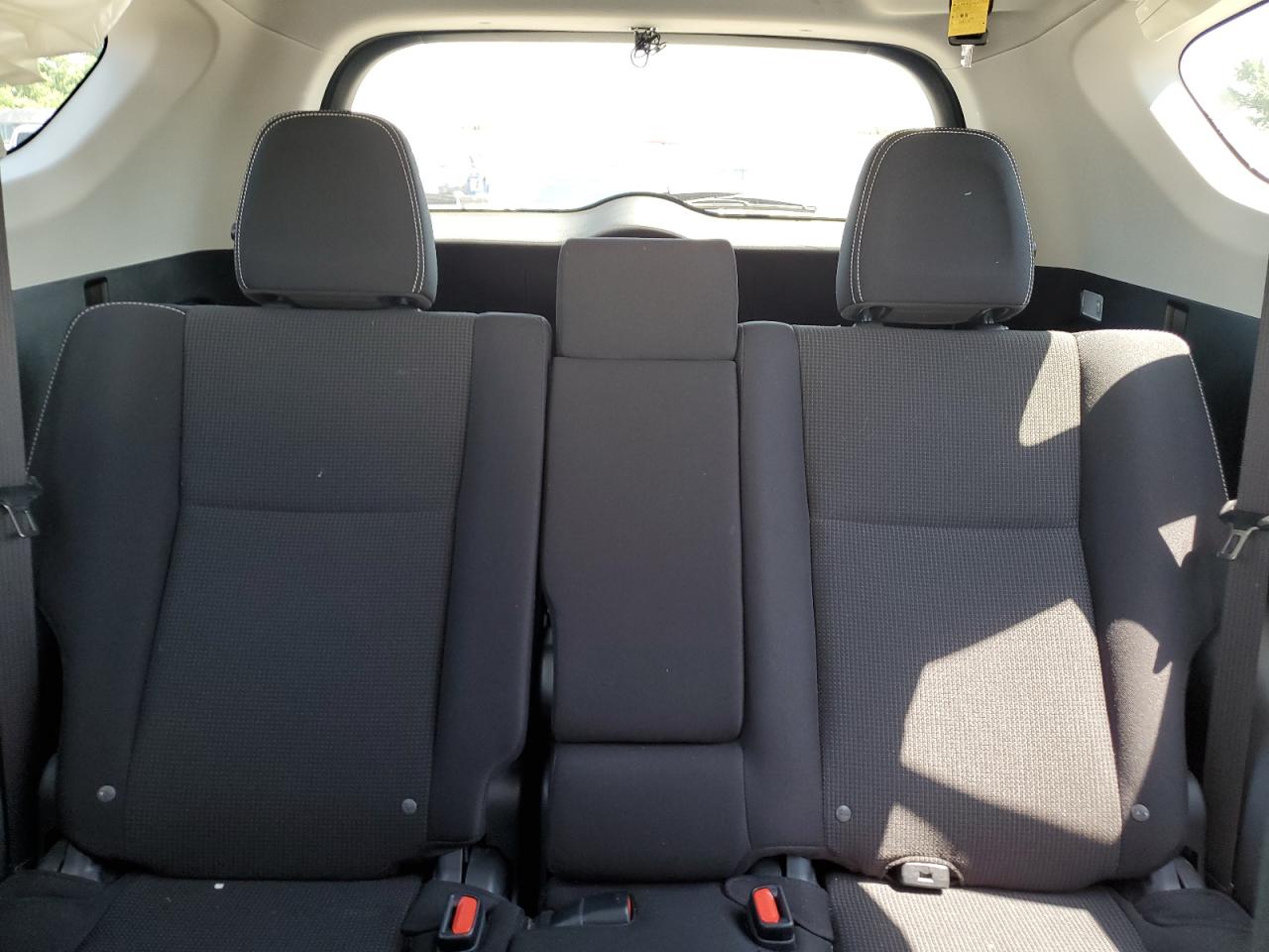 JTMRFREV1HJ132365 2017 Toyota Rav4 Xle