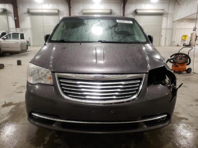 2016 Chrysler Town & Country - Image 5