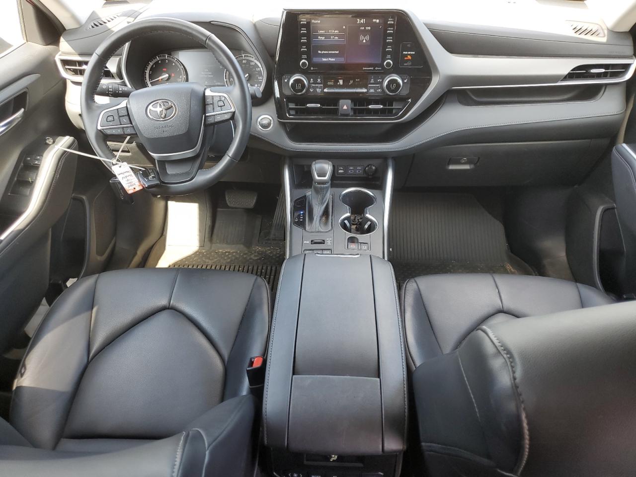 5TDGZRBH5NS571760 2022 Toyota Highlander Xle