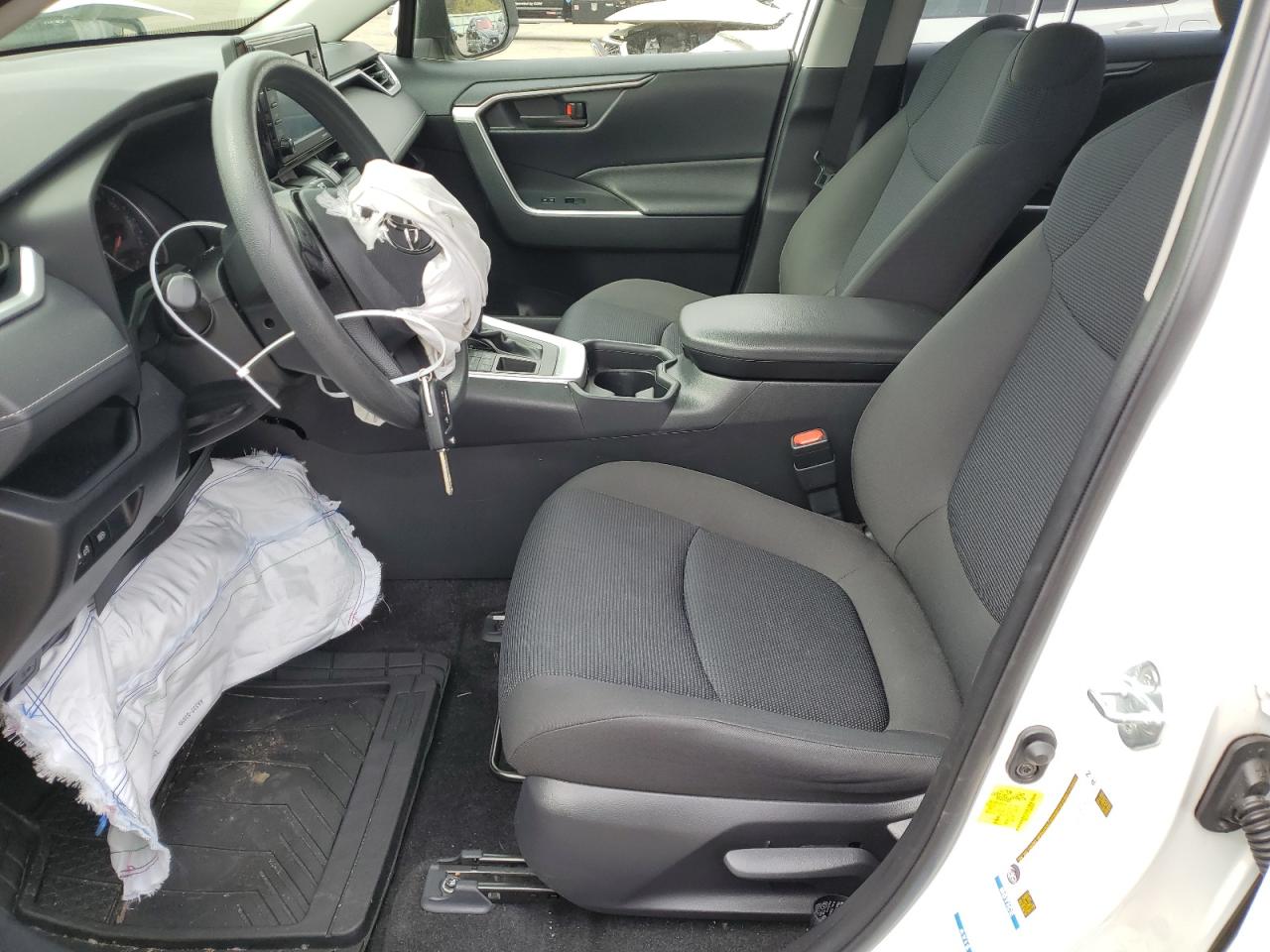 JTMG1RFV2LD049359 2020 Toyota Rav4 Le