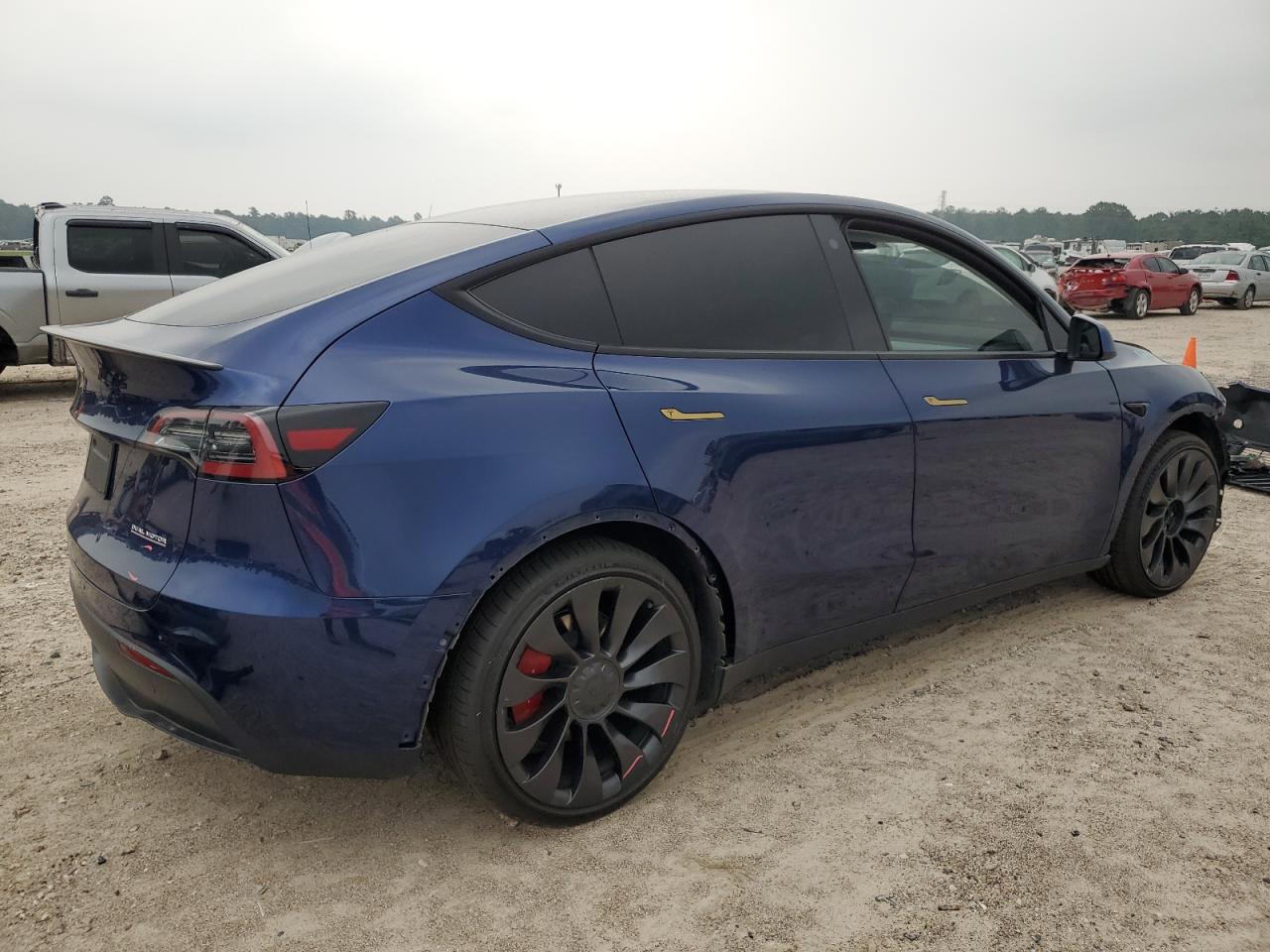 2023 Tesla Model Y vin: 7SAYGDEF5PF646863