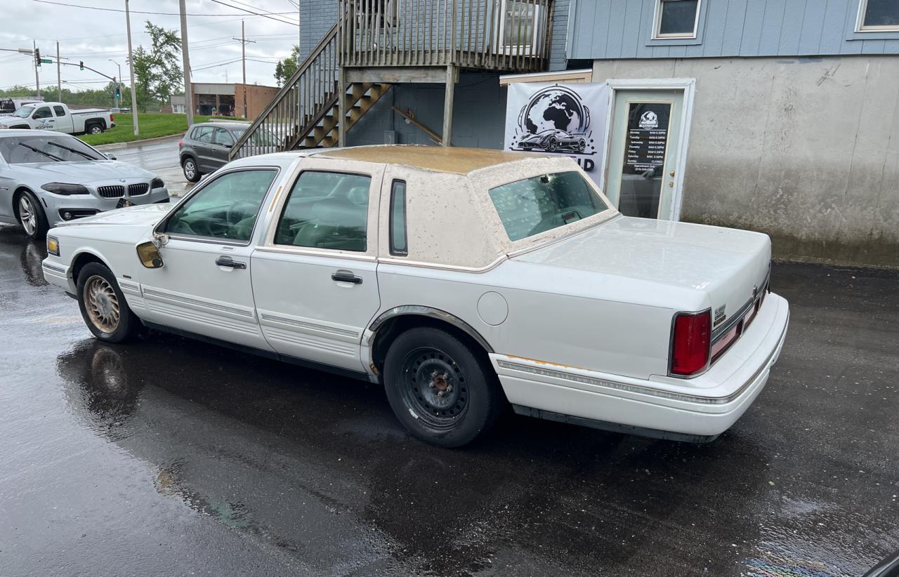 1LNLM82W4TY709436 1996 Lincoln Town Car Signature